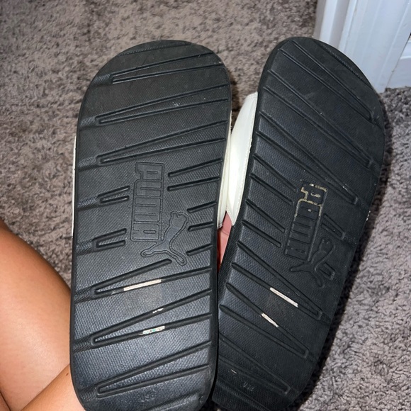 Puma slides black and white size 8.5 - Picture 2 of 3